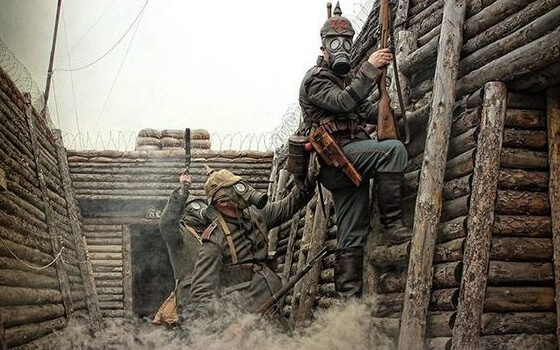 german troops preparing to leave the trenches while gas attack world war 1 